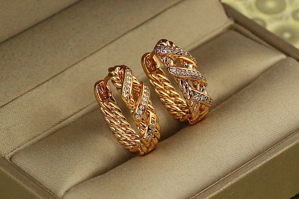Сережки Xuping Jewelry Еволюція 2 см золотисті - фото 3