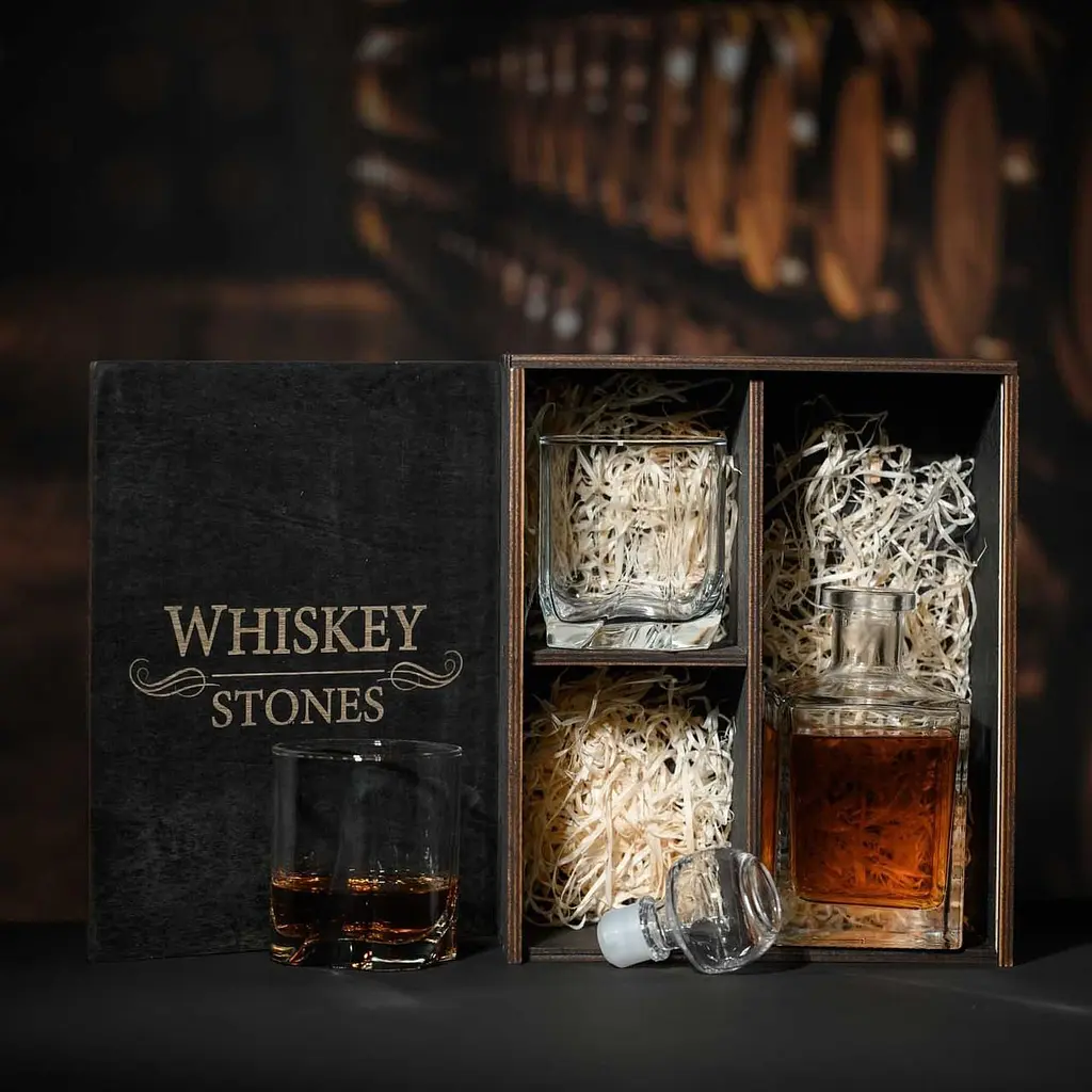 Подарунковий набір віскі Whiskey Stones №12 у дерев'яному пеналі - графин Pasabahce + склянки Luna - фото 5