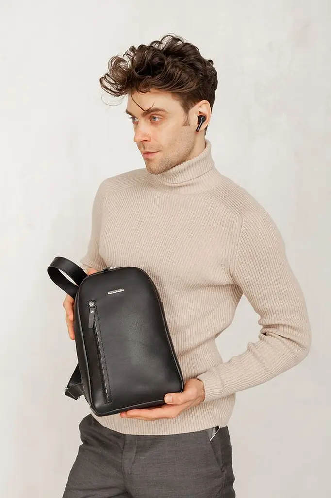 Черный кожаный мужской рюкзак на одно плечо Chest Bag - фото 2
