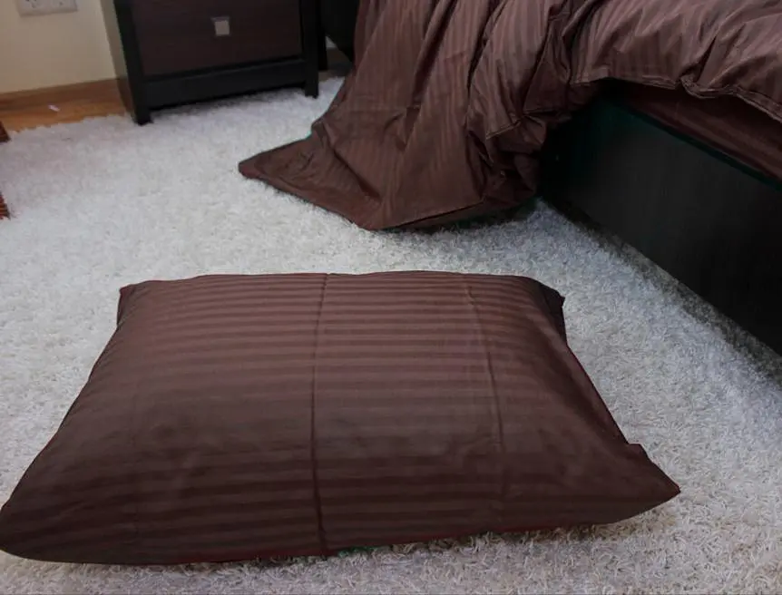 Постільна білизна з страйп-сатину двоспальна Richman 180-215 см 70-70 2шт з резинкою коричневий - фото 4