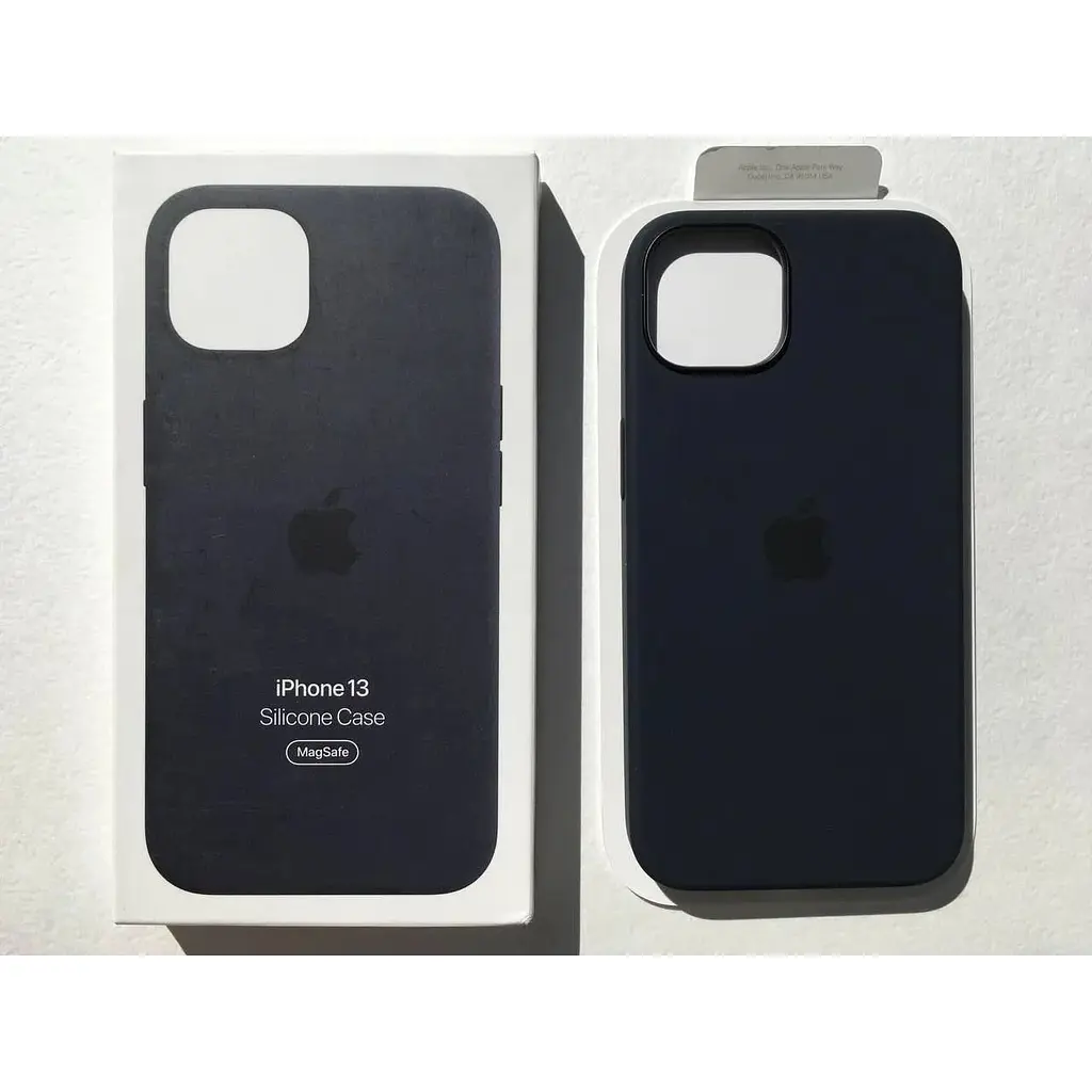 Оригінальний силіконовий чохол Apple Silicone Case MagSafe для iPhone 13 Midnight MM2A3ZM/A - фото 3