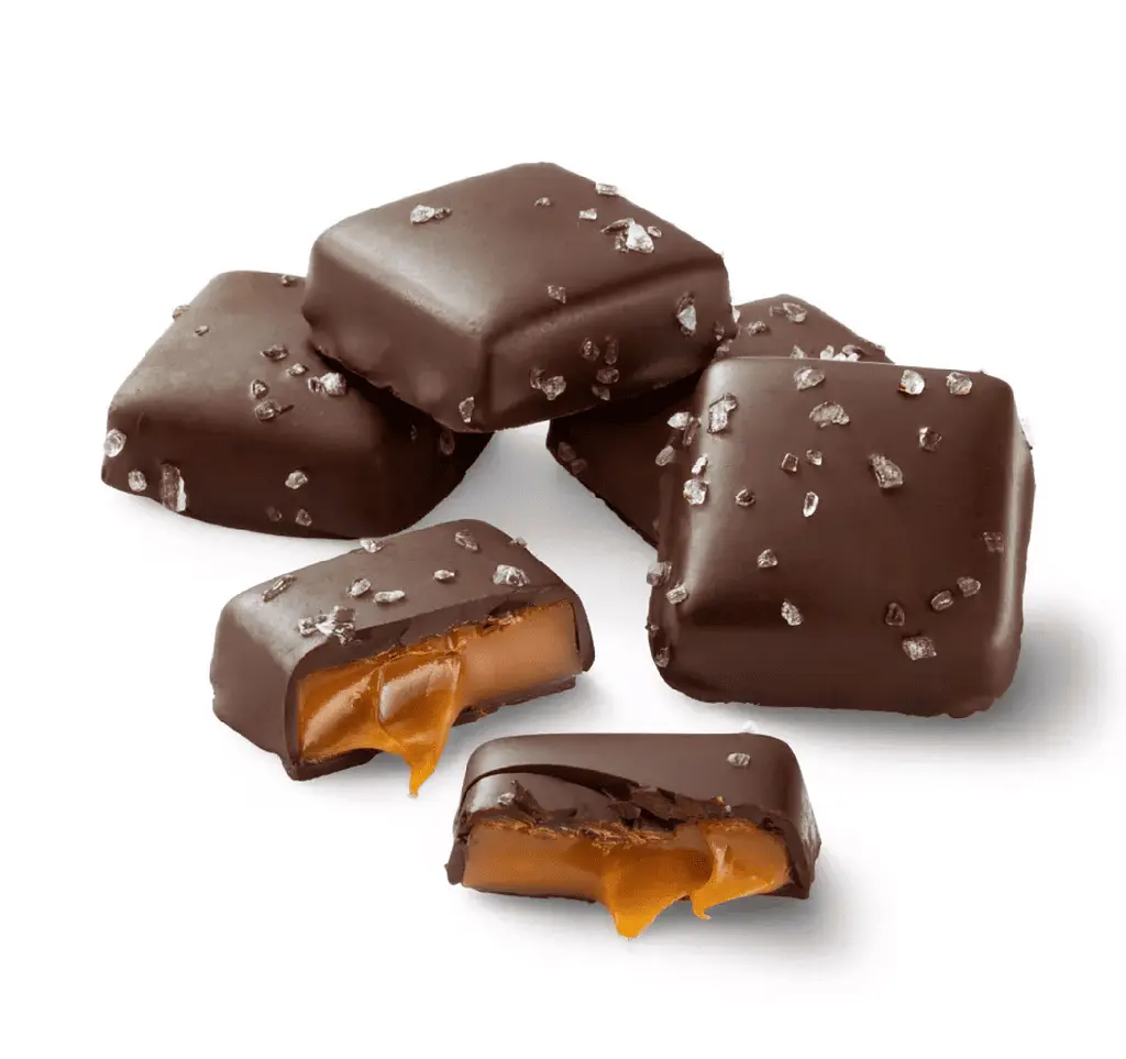 Шоколадні цукерки Favorite Day Dark Chocolate Sea Salt Caramel Candy 312г - фото 2