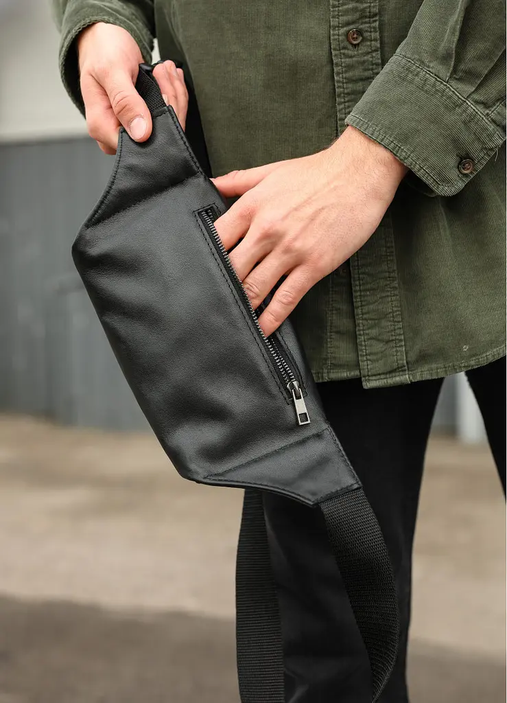 Мужская кожаная сумка бананка Sambag Tirso PSO черная 31 × 16 × 5 см (81119001m) - фото 7