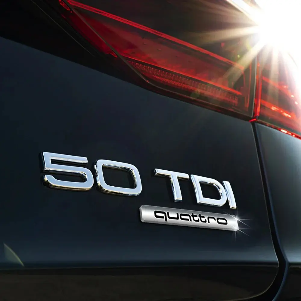 Емблема напис Quattro для Audi чорна глянцева 94×13 мм пластик (на скотчі) - фото 3
