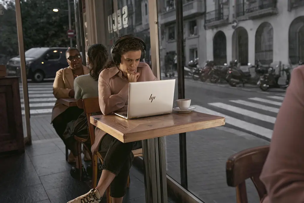HP Ноутбук EliteBook X G1i 14" WUXGA AG, Intel U5-228V, 32GB, F1TB, UMA, DOS, сріблястий - фото 9