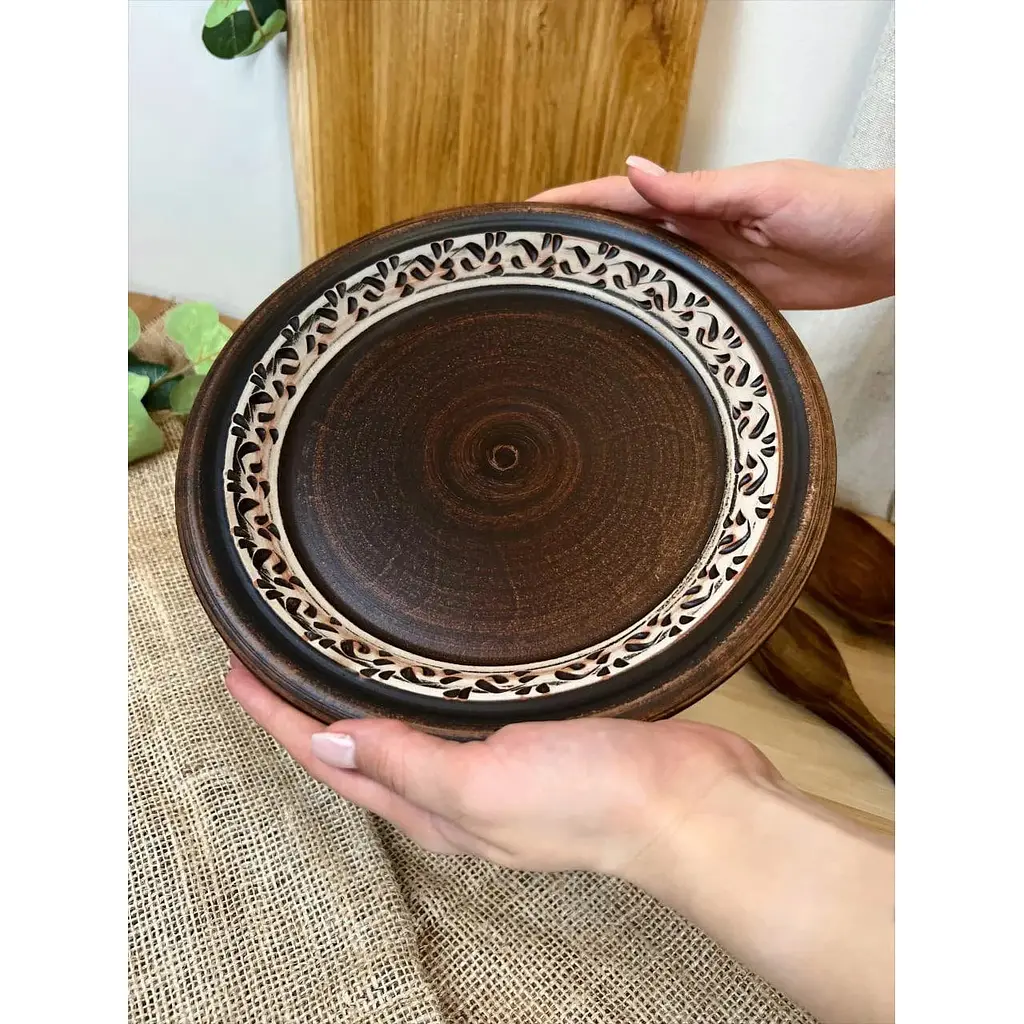 Тарілка 24 см керамічна (глиняна) різьблена Ангоб - фото 3