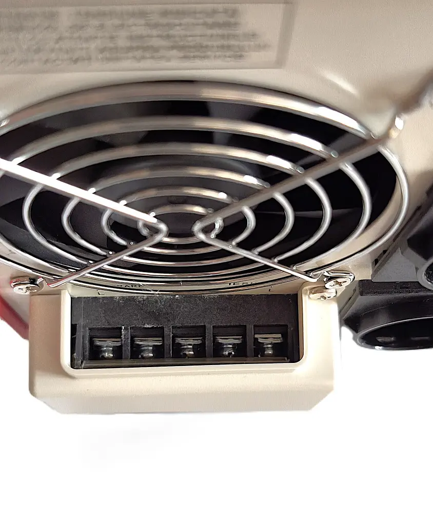 Стабілізатор напруги сервопривідної Conter MSER 3750 Вт, 5000 ВА, 230В±3%, 130-260В, однофазний 2 розетки LED дисплей, підлоговий - фото 6