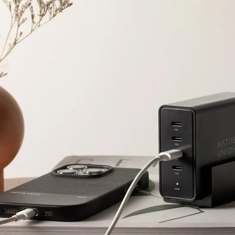 Сетевое зарядное устройство Native Union Fast GaN Charger PD 140 Вт Desktop USB-C 4-Port Black (FAST-PD140-BLK-EU) - фото 8
