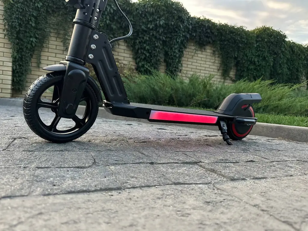 Дитячий електросамокат GIANT ES2 LED Max Black - фото 7