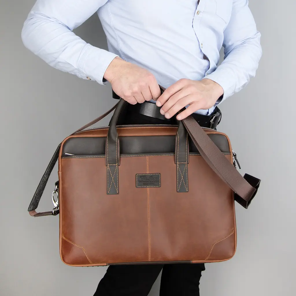 Сумка кожаная для ноутбука Tom Stone 717 R-Br светло-коричневая MacBook 16' - фото 2