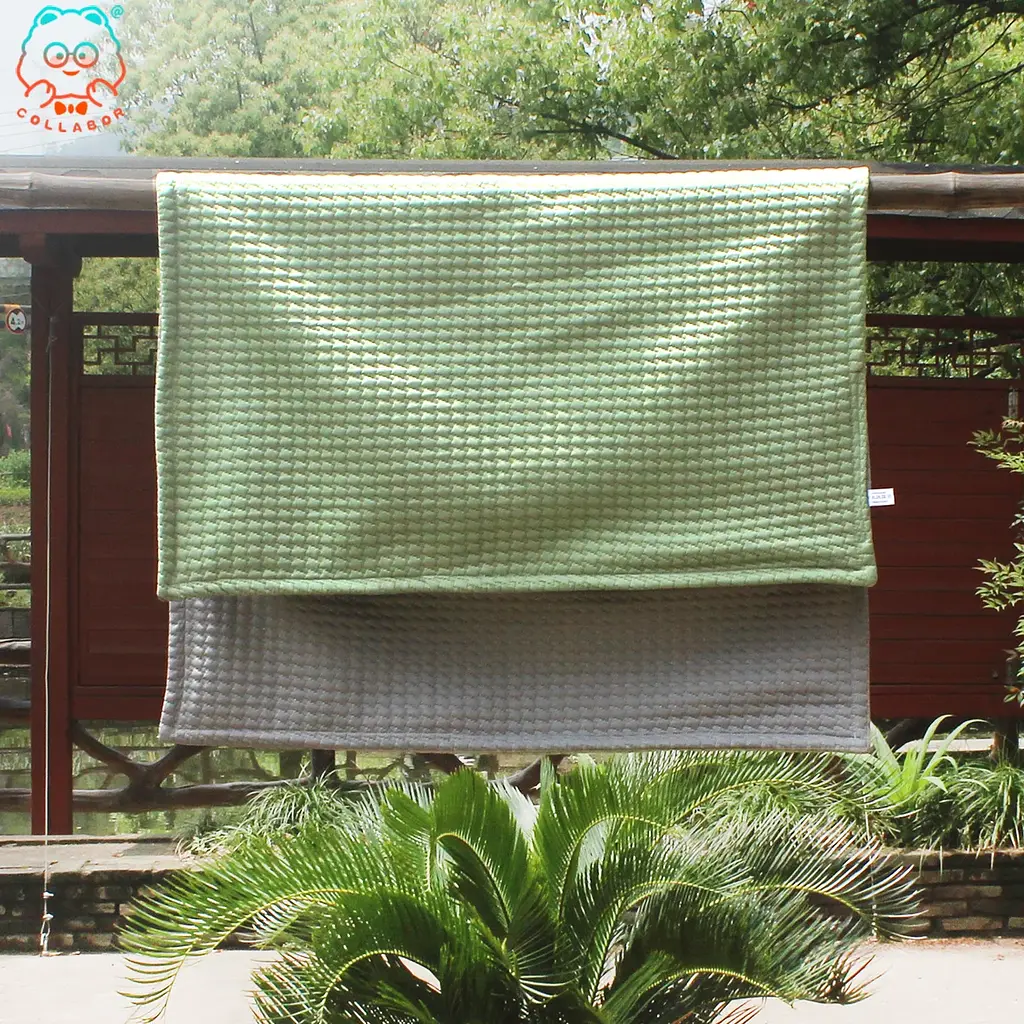 Охолоджувальна пелюшка для собак Collabor Summer cooling mat-stock Grey&Green 70х100 см - фото 2