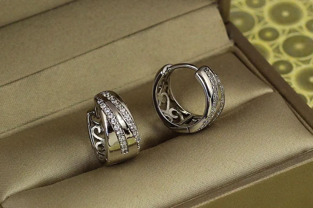 Сережки кільця Хuping Jewelry Септа 1,5 см сріблясті - фото 3