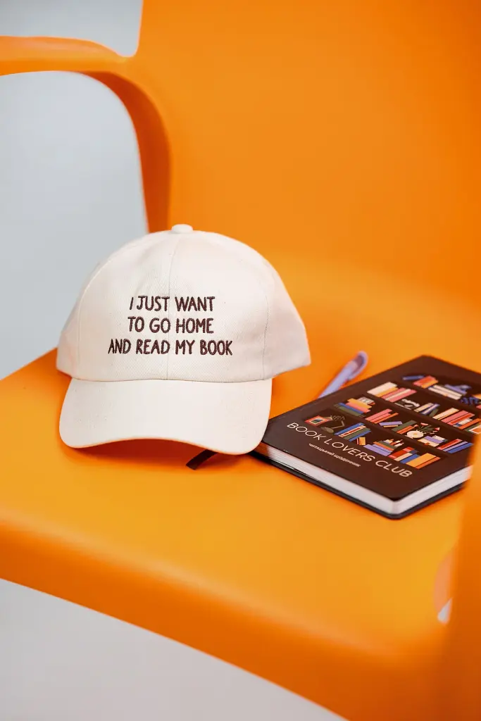 Кепка «I just want to go home and read my book» бежева - фото 9