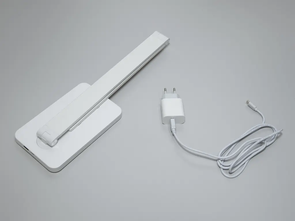 Світлодіодна настільна лампа з бездротовою зарядкою Diasha A855WH wireless charge - фото 5