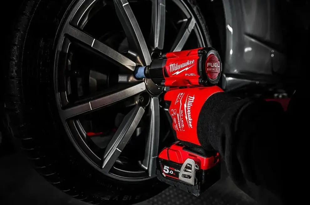 Гайковерт ударный аккумуляторный Milwaukee M18 FMTIW2F12-0 18В 0-2575 об/мин 881 Нм 1/2" кейс 2.3 кг без АКБ и ЗП - фото 3