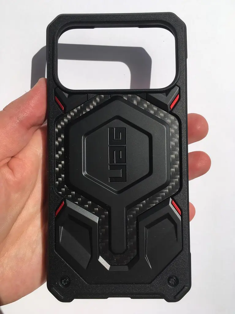 Чохол протиударний UAG Monarch Pro MagSafe для iPhone 17 Pro Max Carbon Fiber Black 114514119042 - фото 7