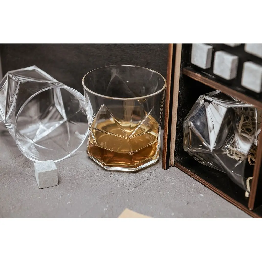 Подарунковий набір Whiskey Stones камені для віскі у дерев'яному пеналі №8 + 4 склянки Bormioli Rocco Cassiopea + щипці + мішечок - фото 6