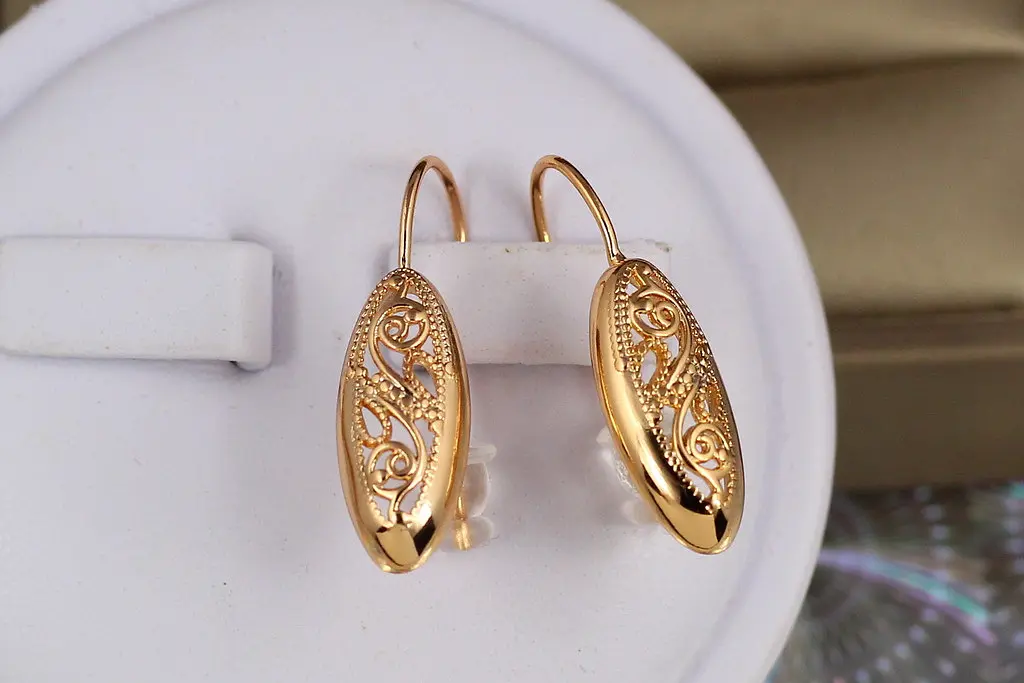 Сережки Xuping Jewelry овал із різьбленим візерунком 2.7 см золотисті - фото 2