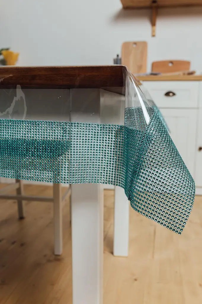 Скатерть силиконовая с бирюзовой стразовой лентой 240х130 см - фото 4