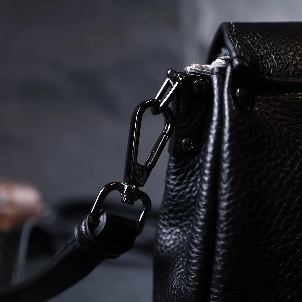 Жіноча шкіряна сумка з трикутним клапаном Vintage 22254 чорна - фото 9