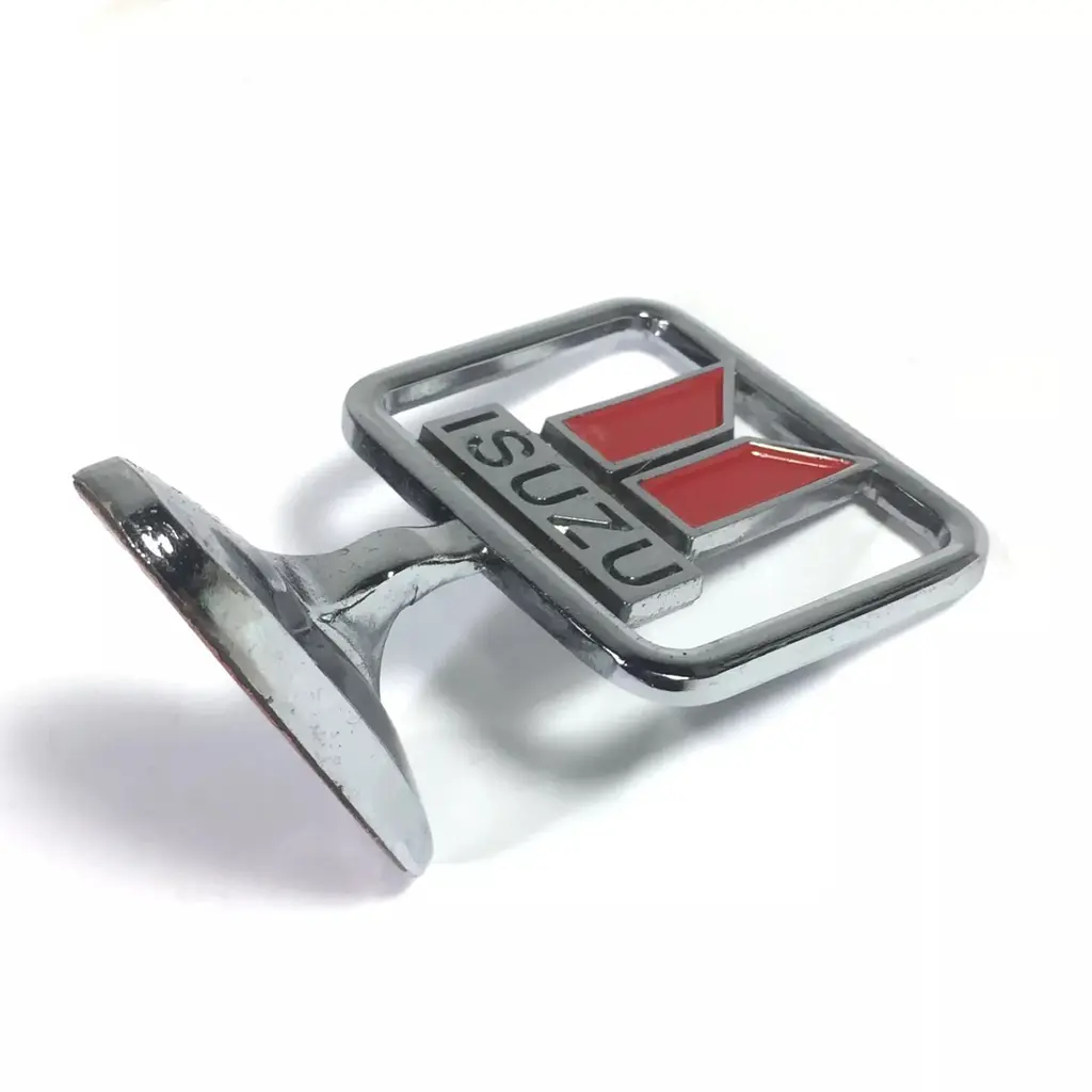 Емблема приціл на капот Isuzu Хромований лиття на скотчі (заводський) - фото 3
