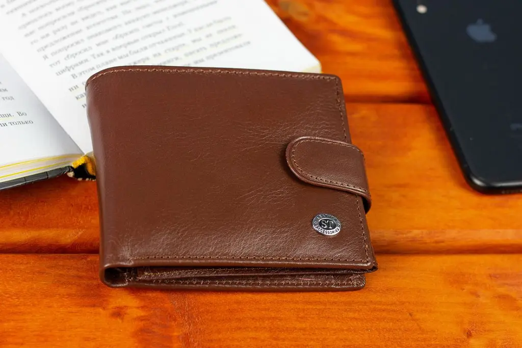 Класичне чоловіче портмоне з натуральної шкіри ST Leather В 102 коричневе 9,5 см - фото 9