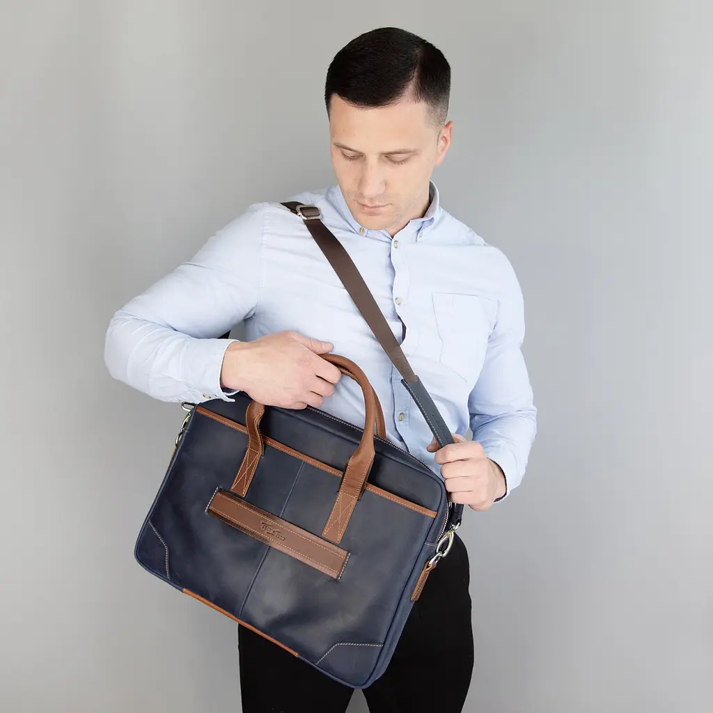 Сумка кожаная для ноутбука Tom Stone 717 BL-R синяя MacBook 16' - фото 10