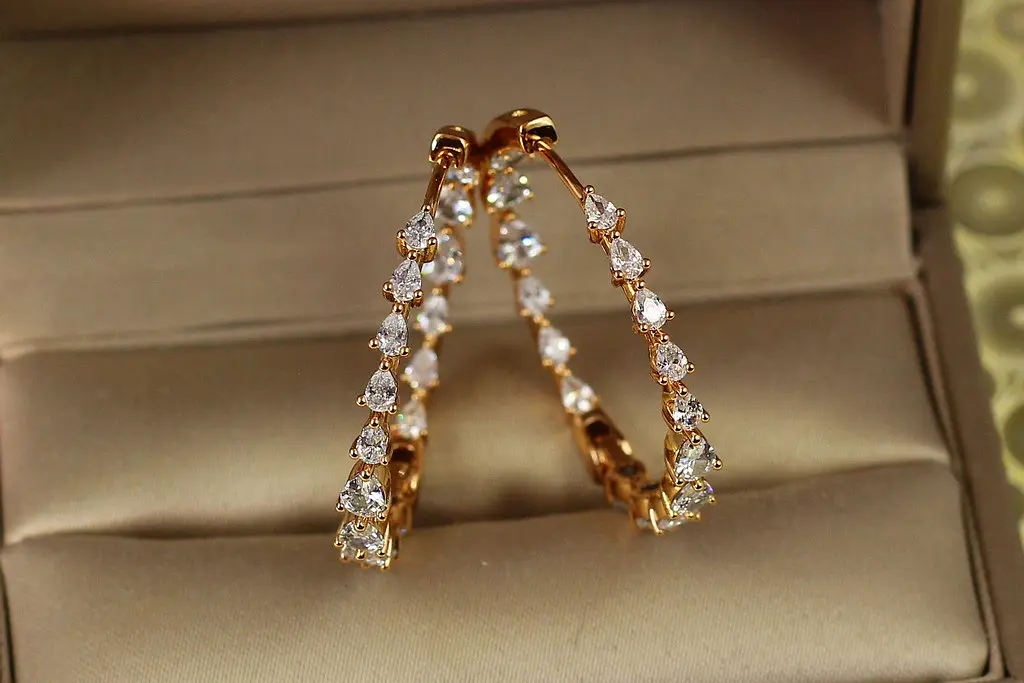 Сережки кільця Xuping Jewelry Фонтан 3 см золотисті - фото 2
