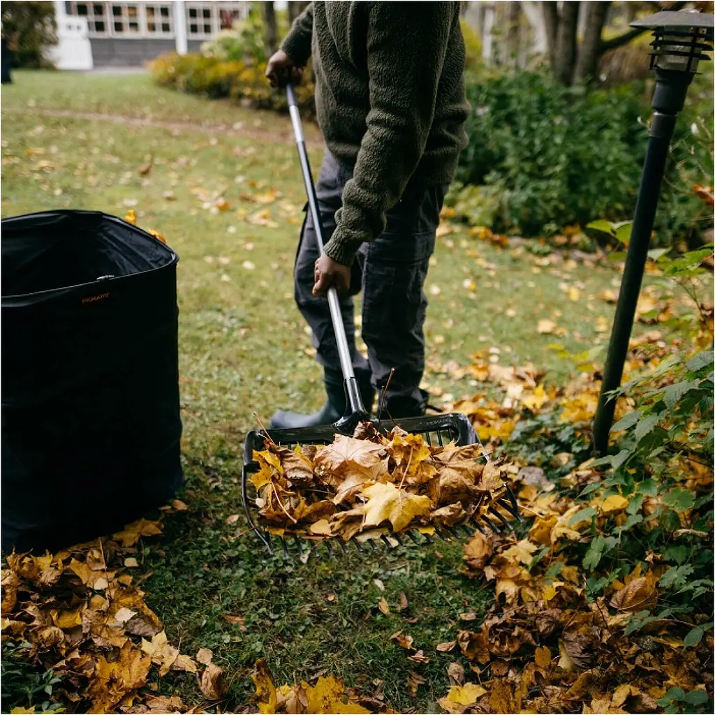 Лопата-граблі для листя Fiskars Ergonomic (1077116) - фото 3