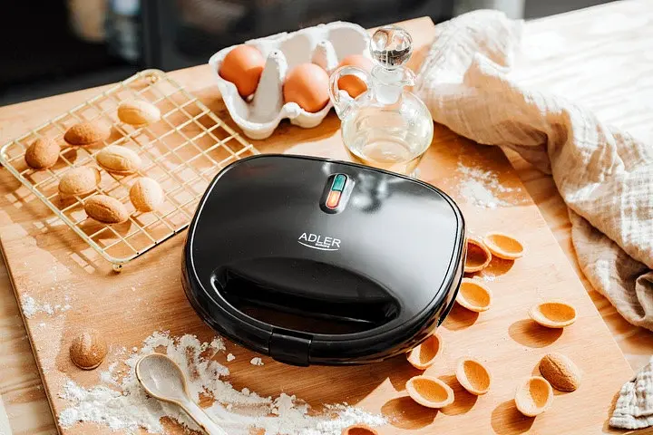 Электрическая орешница Adler AD 3071 форма для орешков 12 половинок - фото 7