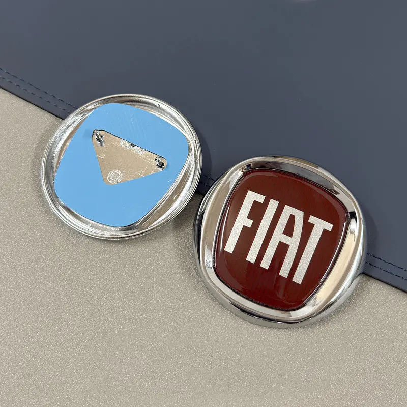 Емблема Fiat Червона Хром d=93 мм СЕРЕДНЯ на скотчі та напрямних (Завод) - фото 3