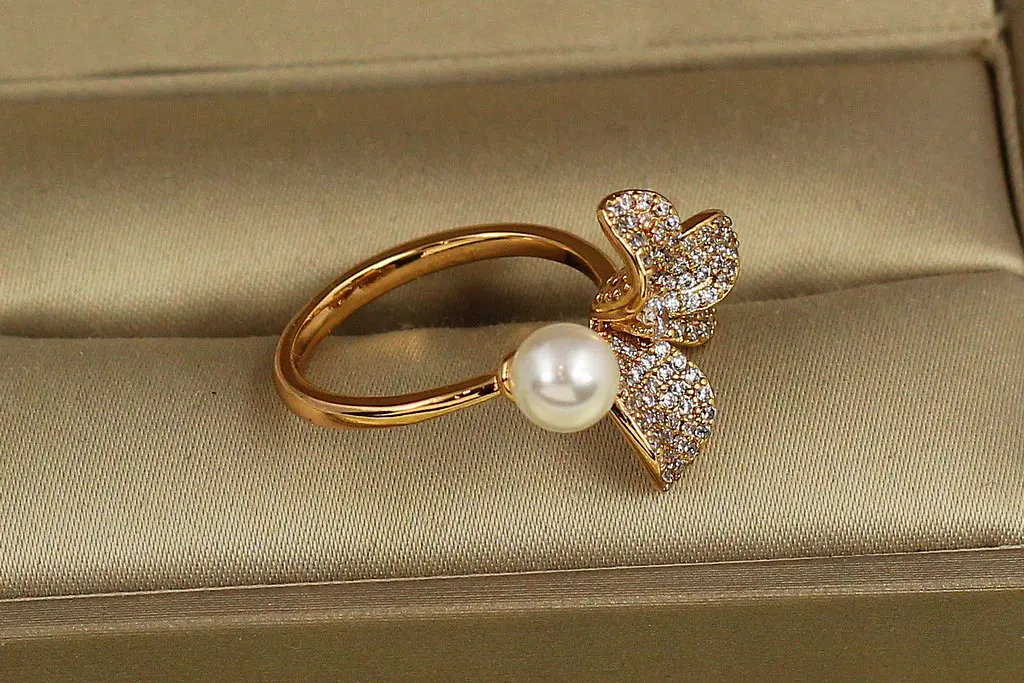 Кільце Xuping Jewelry Орхідея з перлиною регульоване р 16 золотисте - фото 2