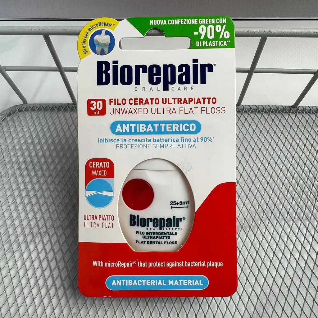 Зубна стрічка-флос Biorepair Позбавлення від чутливості з гідроксиапатитом та цинком РСА, 30 м - фото 2