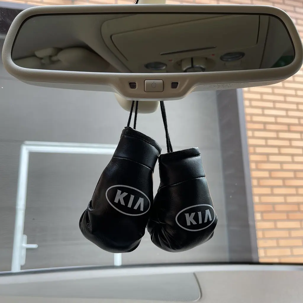 Підвіска боксерські рукавички Kia Чорний - фото 2