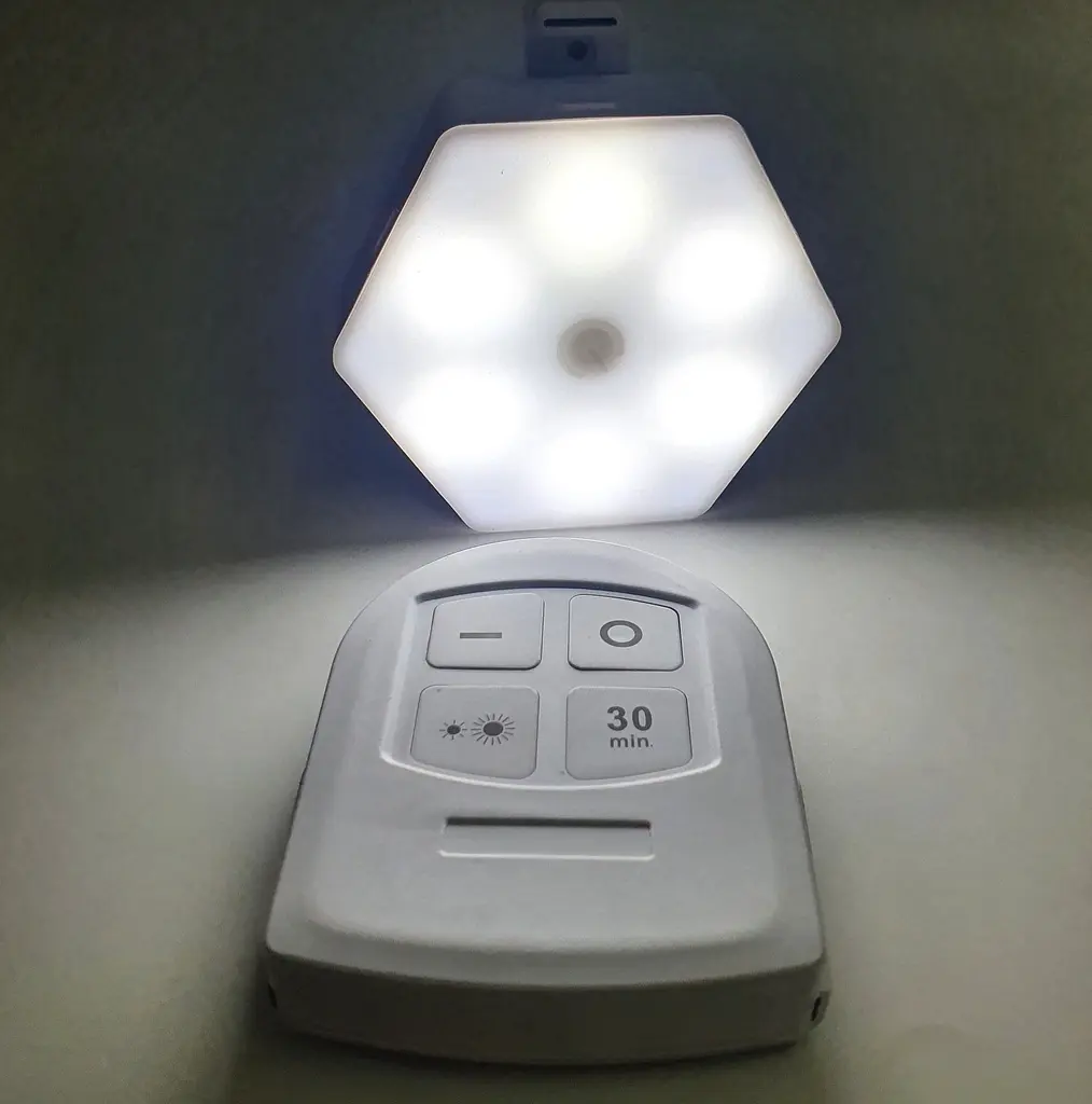 LED світильник сенсорний настінний модульний шестигранний з пультом 1 шт UKC білий - фото 2