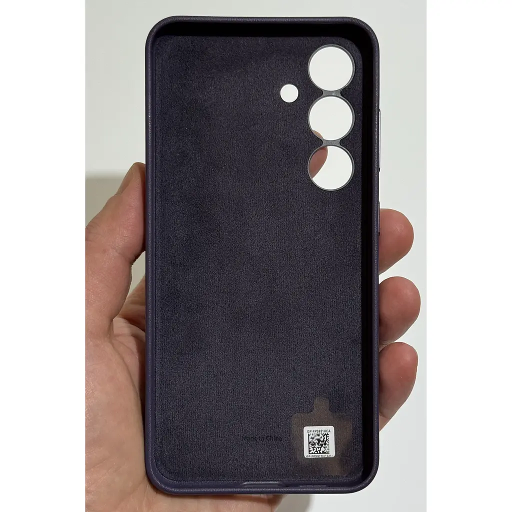 Оригінальний шкіряний чохол Samsung Vegan Leather Case для Samsung Galaxy S24 (6.2") Dark Violet GP-FPS921HCAVW - фото 7