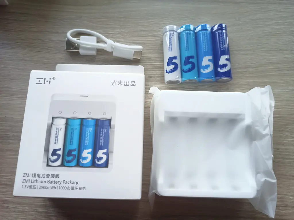 Набір зарядний і 4 акумулятори Zmi lithium battery package pb421 - фото 2