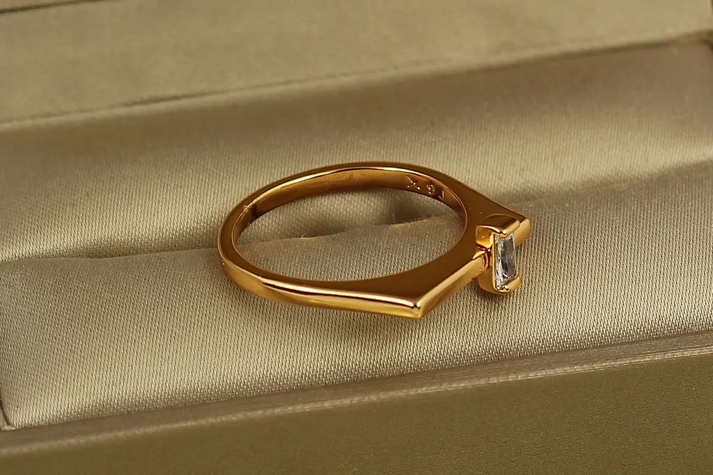 Кільце Xuping Jewelry Лаконізм р 18 золотисте - фото 3