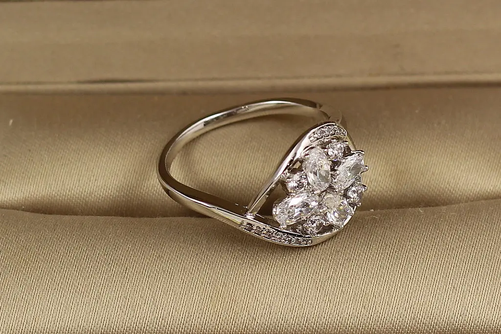 Кільце Xuping Jewelry Кластер р 19 сріблясте - фото 2