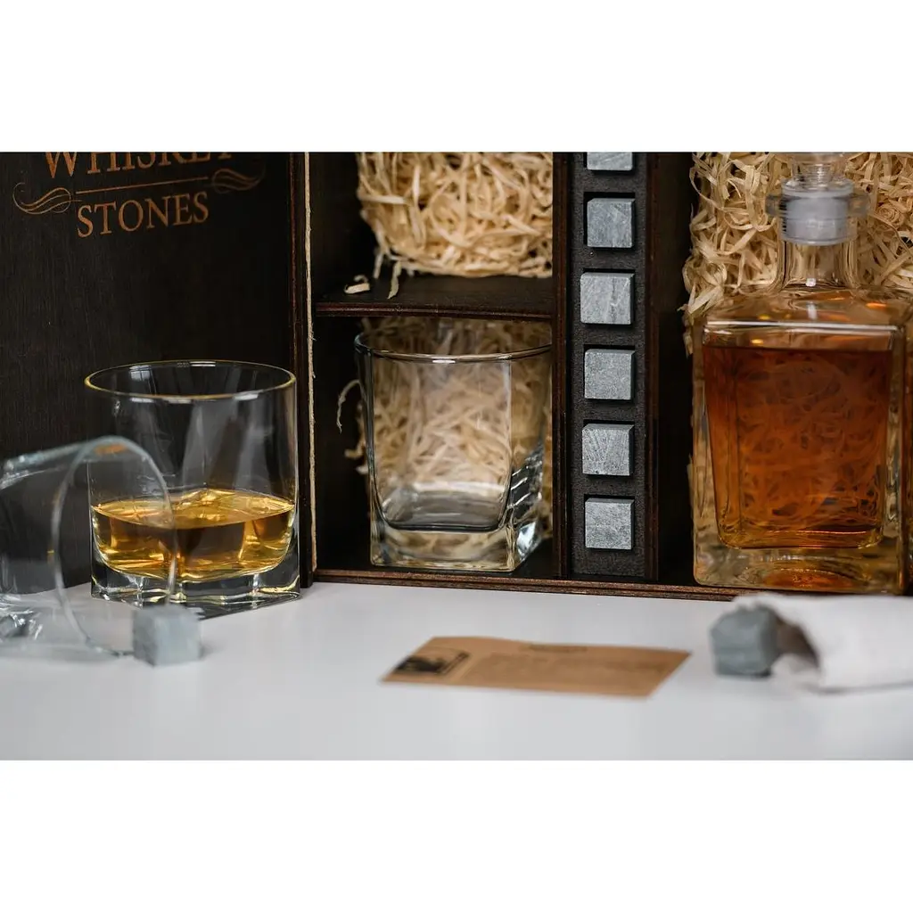 Подарунковий набір Whiskey Stones камені для віскі в дерев'яному пеналі №6 + декантер і 6 склянок Pasabahce + щипці + мішечок - фото 7