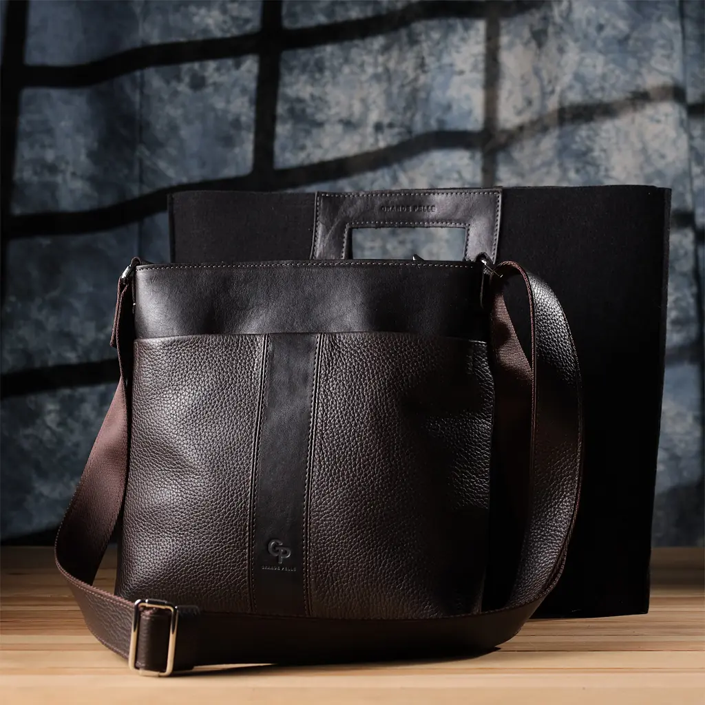Сумка через плече для чоловіків Grande Pelle 22884 26х27х6 см Коричневий - фото 10