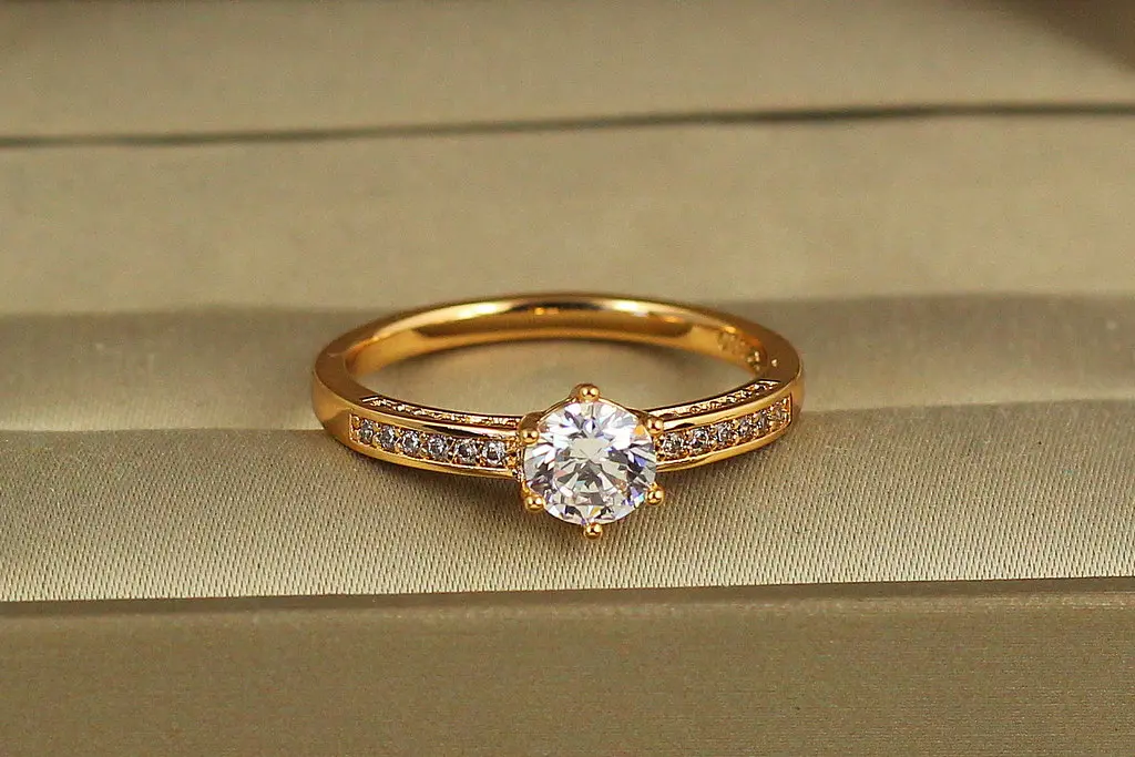 Кільце Xuping Jewelry Сяйво долі р 20 золотисте