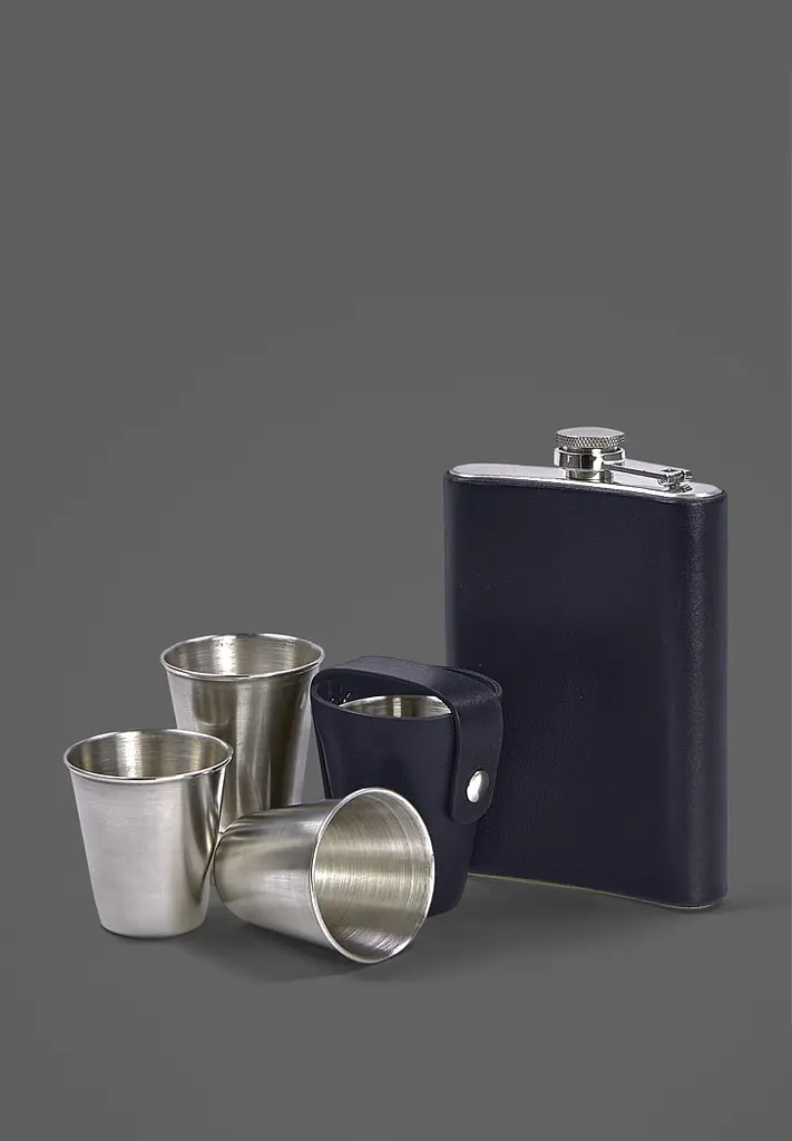 Набор с флягой и рюмками в кожаном чехле темно-синий. - фото 3