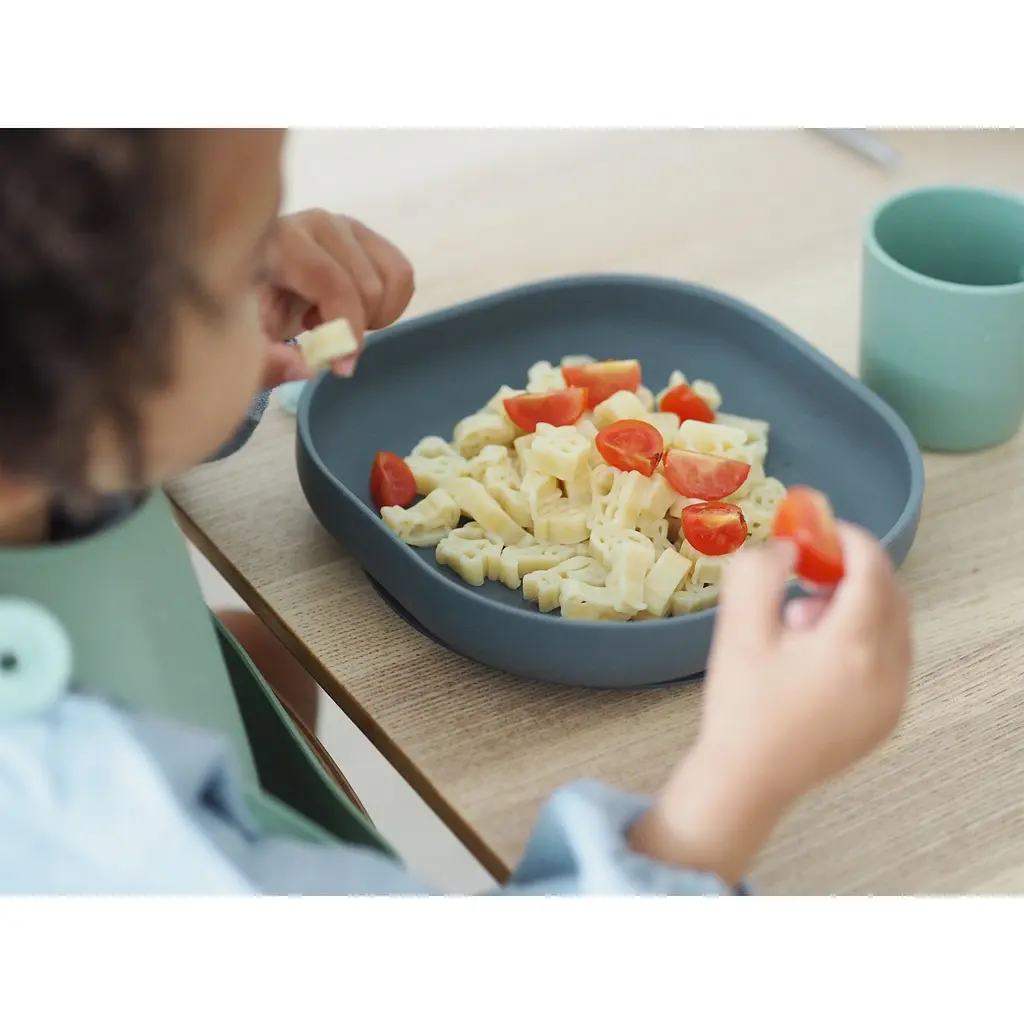 Силіконова тарілка на присосці Beaba Silicone Suction Plate, сіра (913550) - фото 4