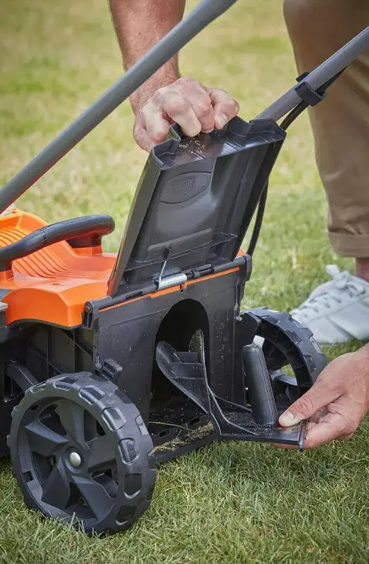 Газонокосилка аккумуляторная Black+Decker BCMW3336L1 - фото 12
