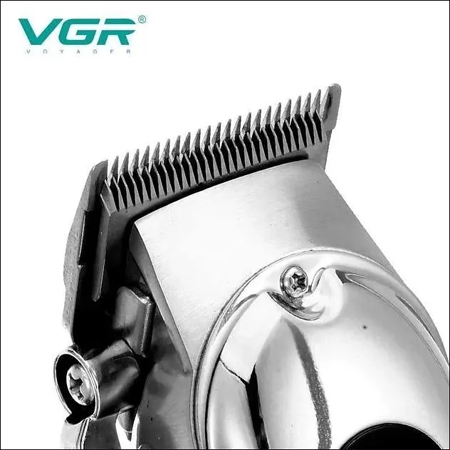Акумуляторний триммер для стрижки волосся VGR V-680 з 4 насадками - фото 2