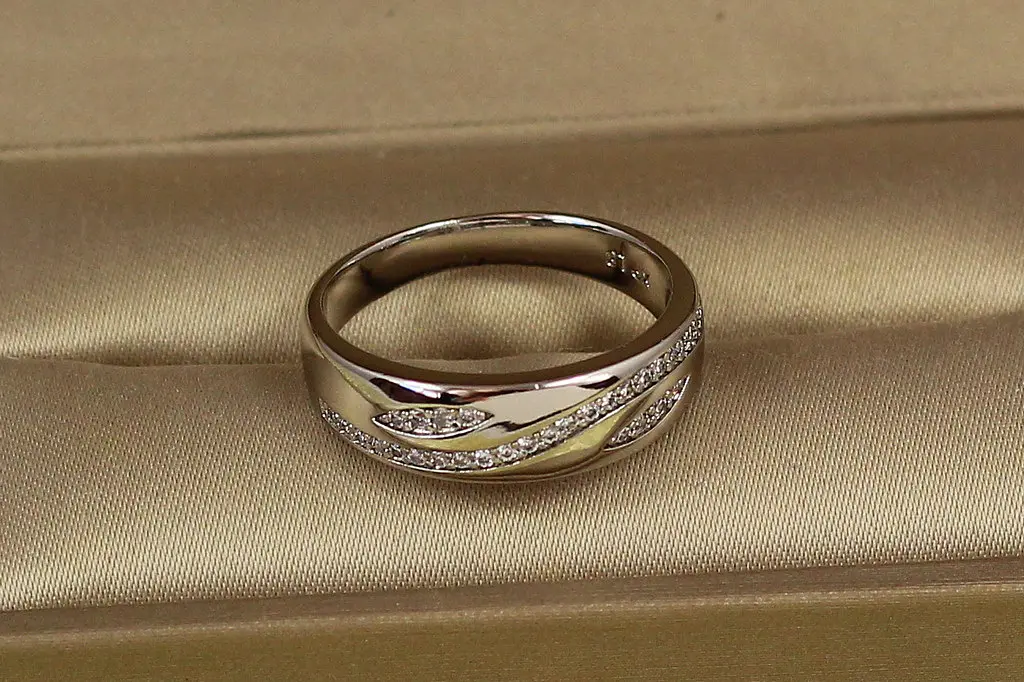 Кільце Xuping Jewelry Тавель р 18 сріблясте