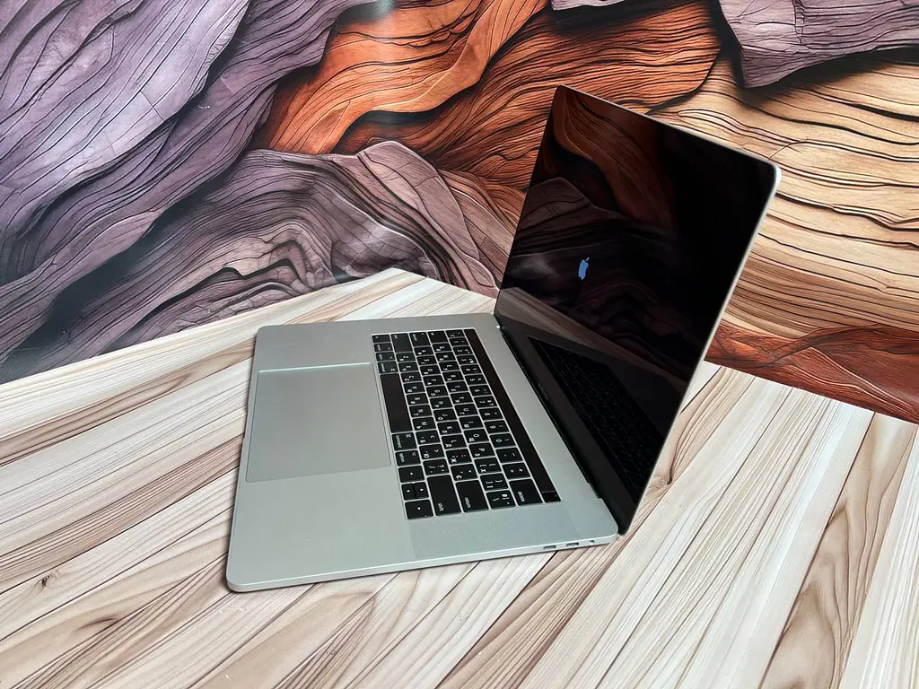 Б/в Ноутбук Apple MacBook Pro 15" 2017 A1707 i7-7820HQ/16/500 (C02V521SHTD8) - фото 3
