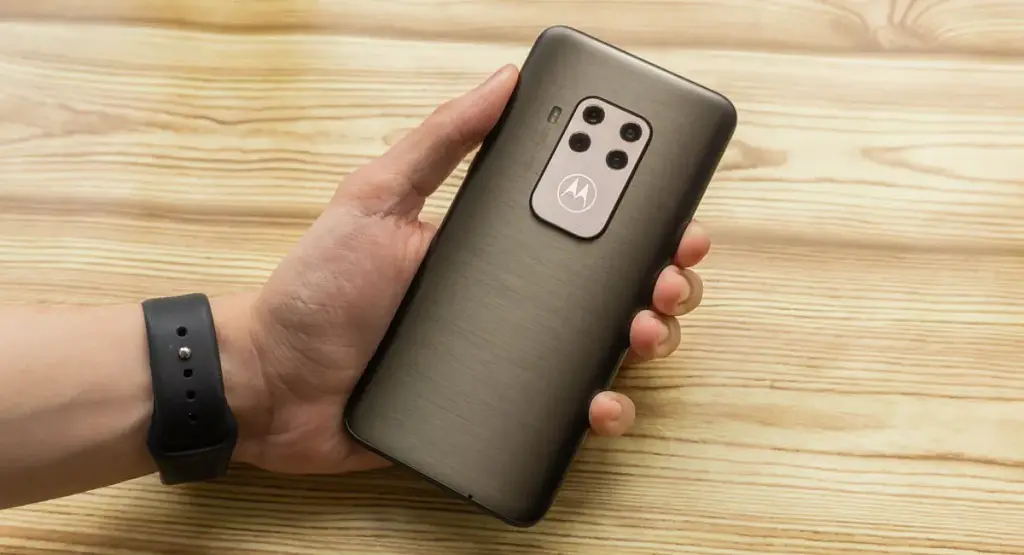 Смартфон Motorola One Zoom 4/128GB Brushed Bronze - фото 7
