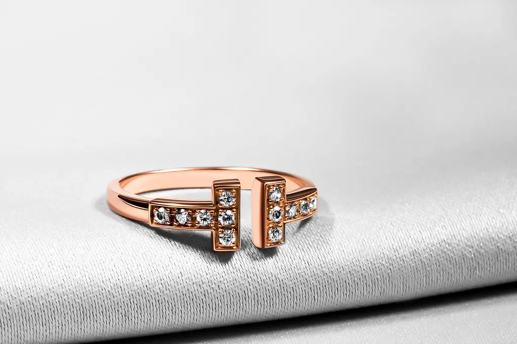 Золота каблучка з бриліантами 18K-0391